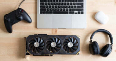 RTX 5090 and M4 MacBook Air: Can It Game?