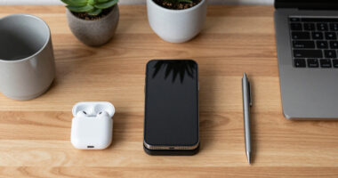 13 Best Wireless Charging Stations For Desks In 2026